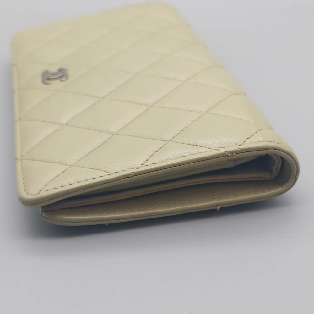 🩶CHANEL Authentic Khaki Quilted Leather Yen Wallet/Clutch🩶